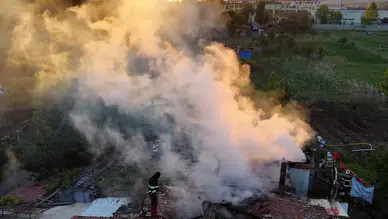 Kırıkkale'de yangın paniği: Alevler yan evi de sıçradı!