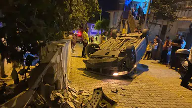 Tokat'ta otomobil evin duvarına çarparak takla attı! 2 kişi yaralandı