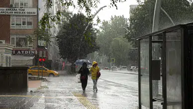 Valilik uyardı! Başkentte sağanak yağış bastırdı