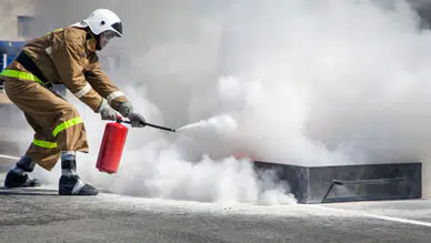 Tokat'ta tarlaya uçan midibüs alevlere teslim oldu!