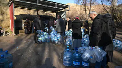 Ankara’da su sıkıntısı büyüyor: Vatandaş çeşme başında uzun kuyruklar oluşturdu