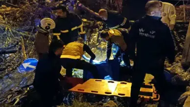 Hatay'da minibüsle çarpışan motosiklet kanala devrildi: Yaralılar var