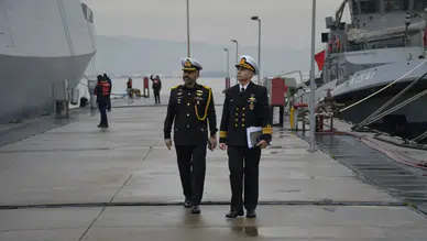 PNS Khaibar korveti Turgutreis Tatbikatı için Gölcük Limanı’nı ziyaret etti