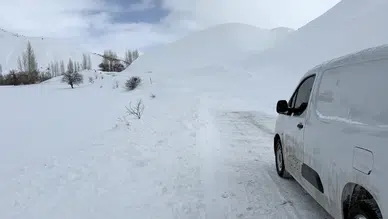 Bingöl'de çığ düştü, vatandaşlar saniyelerle kurtuldu