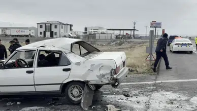 Aksaray'da otomobil ve tır çarpıştı: 2'si bebek 5 kişi yaralandı!