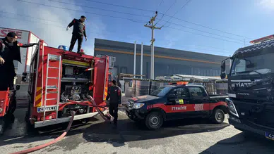 Konya'da sanayi sitesindeki depoda yangın!