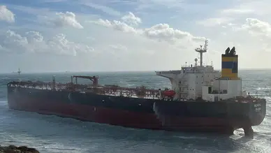 Bozcaada'da fırtına dehşeti: 249 metrelik dev tanker karaya oturdu!