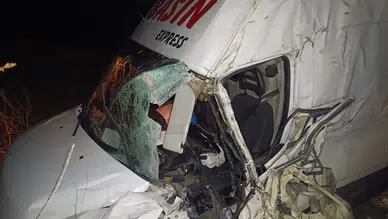 Afyonkarahisar'da şarampole giren minibüste 2 kişi yaralandı