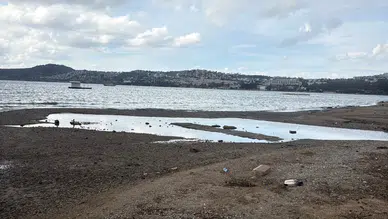 Bodrum'da Gümbet ve Bitez sahilinde deniz çekildi