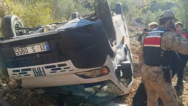 Hatay'da öğrenci servisi zeytinliğe uçtu: 5 yaralı