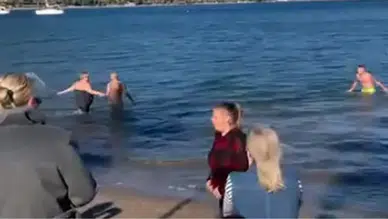 Marmaris’te yaşayan yerleşik yabancılar yeni yılı denizde karşıladı