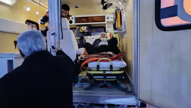 Ağrı'da yolu kapanan köydeki hasta, paletli ambulansla hastaneye kaldırıldı