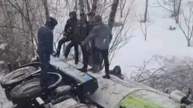 Bitlis'te vidanjör şarampole devrildi