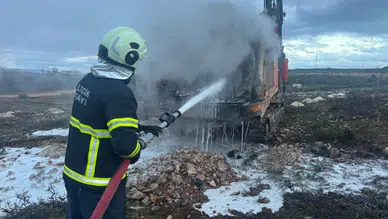 Bilecik'te sondaj çalışması yapan araçta yangın