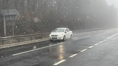 Bolu Dağı geçişinde kar yağışı