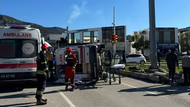 Bodrum'da faciadan dönüldü : Hasta taşıyan ambulans devrildi , 4 kişi yaralandı