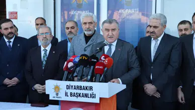 Gençlik ve Spor Bakanı Bak : Birileri gibi deprem turisti değiliz