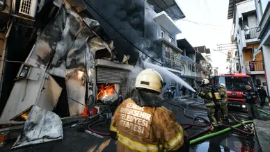 İzmir'in Buca ilçesinde yangın : Yoğurt üretim iş yeri alev alev