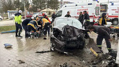 Karabük'te feci kaza! Otomobil LPG istasyonuna çarptı, 5 kişi yaralandı