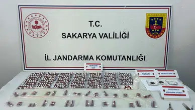 Sakarya'da uyuşturucu şebekesine darbe : 5 şüpheliden 4'ü tutuklandı