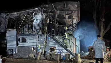 Prefebrik evde çıkan yangında karı koca hayatını kaybetti