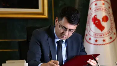 Resmi Gazete'de yayımlandı : Yeni Uşak Valisi Serdar Kartal oldu