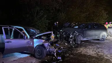 Karaman'da feci kaza : Pick Up ile otomobil çarpıştı 4 kişi yaralandı