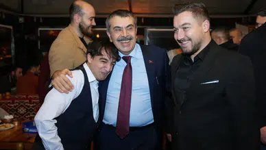 Bakan Tekin, Erzurum'da iftar sonrası gençlerle buluştu