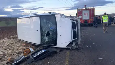 Mardin'de otomobi ile ticari araç çarpıştı : Yaralılar var