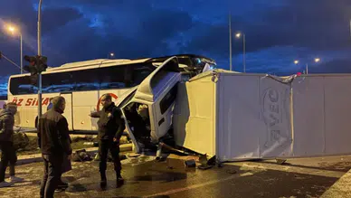 Kayseri'de yolcu otobüsü ile kamyonet çarpıştı : Çok sayıda yaralı var