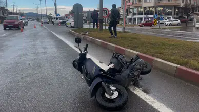 Kütahya'da otomobil ve motosiklet çarpıştı : 2 kişi ağır yaralandı