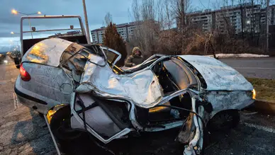 Bingöl’de feci kaza : Refüje çarpıp takla atan otomobilin sürücüsü hayatını kaybetti