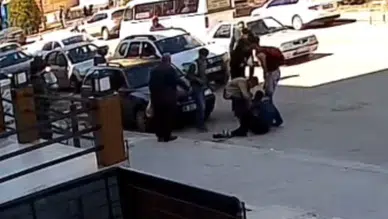 Karaman'da yola fırlayan 2 çocuğa otomobil çarptı