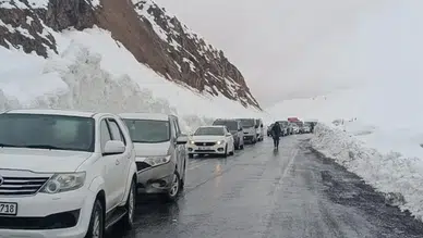 Şırnak-Hakkari kara yoluna çığ düştü, yol ulaşıma kapandı