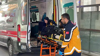 Karaman'da motosiklet şarampole devrildi : 2 yaralı