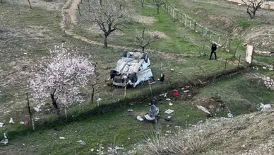Siirt'te otomobil şarampole devrildi : Ölü ve yaralılar var