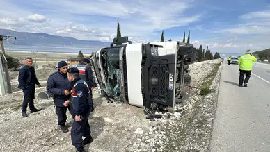 Burdur'da tır yan yattı : Sürücü alkollü çıktı