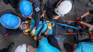 Balıkesir’de Simav Çayı taştı: Mahsur kalan 2 kişi kurtarıldı