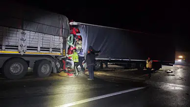 Bursa'da feci kaza : 2 tır çarpıştı , 1 kişi yaşamını yitirdi