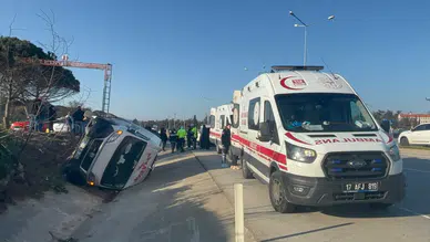 Çanakkale'de yolcu minibüsü devrildi : Öğrencilerin de bulunduğu 8 kişi yaralandı