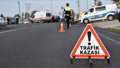 Sivas'ta tır ile hafif ticari araç çarpıştı : 1 kişi ağır yaralı