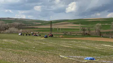 Çorum'da arazi kavgası kanlı bitti : Komşusunun kurşun yağdırdığı baba ve oğlu hayatını kaybetti!