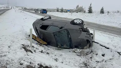 Yozgat'ta otomobil yan yattı : 4 kişi yaralandı