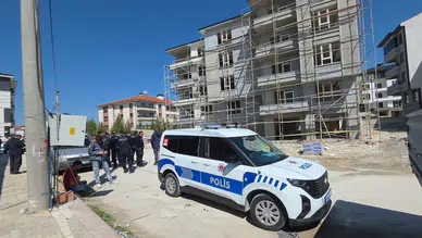Kütahya'da korkutan iş kazası : İskele çöktü, 4. kattan düşen 2 işçi yaralandı!