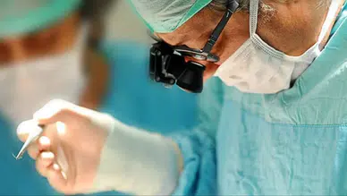 Türkiye'de tıp mucizesi : 10 saatte bacak kemiğinden çene yapıldı