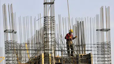 Mardin'de inşaat işçisi 4 metre yüksekten düştü