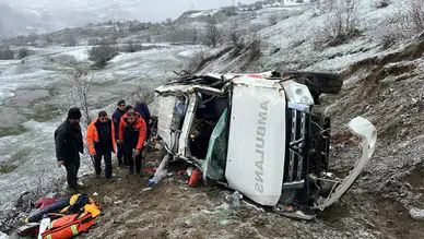 Artvin'de ambulans uçuruma yuvarlandı: 1 ölü, 4 yaralı