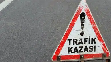 Sakarya'da traktör ile taksi çarpıştı : 3 yaralı