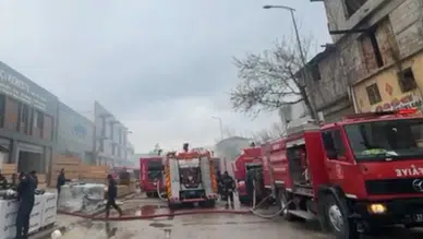 Gaziantep'te yangın : Kereste imalathanesi alev alev