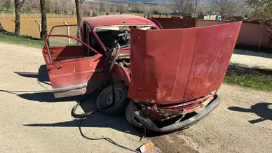 Kastamonu'da kavşak faciası : İki otomobil kafa kafaya çarpıştı , 3 kişi yaralandı